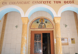 Η κεντρική είσοδος του Ναού